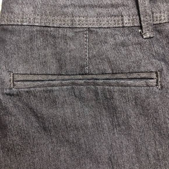 Ladies 6 Petite Capri Denim, Just below the waist by Lee. - Picture 5 of 7